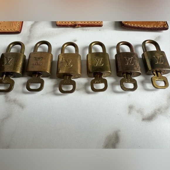 Bundle Louis Vuitton luggage tag 10 and lock key 10 - Picture 7 of 12